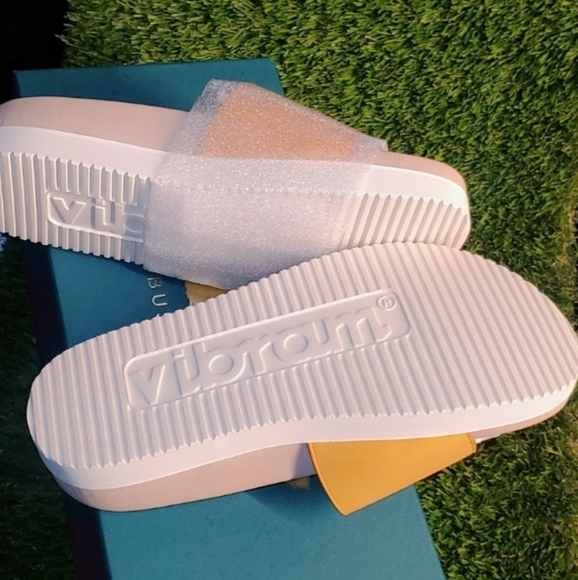 Buscemi Slides - Picture 3 of 4